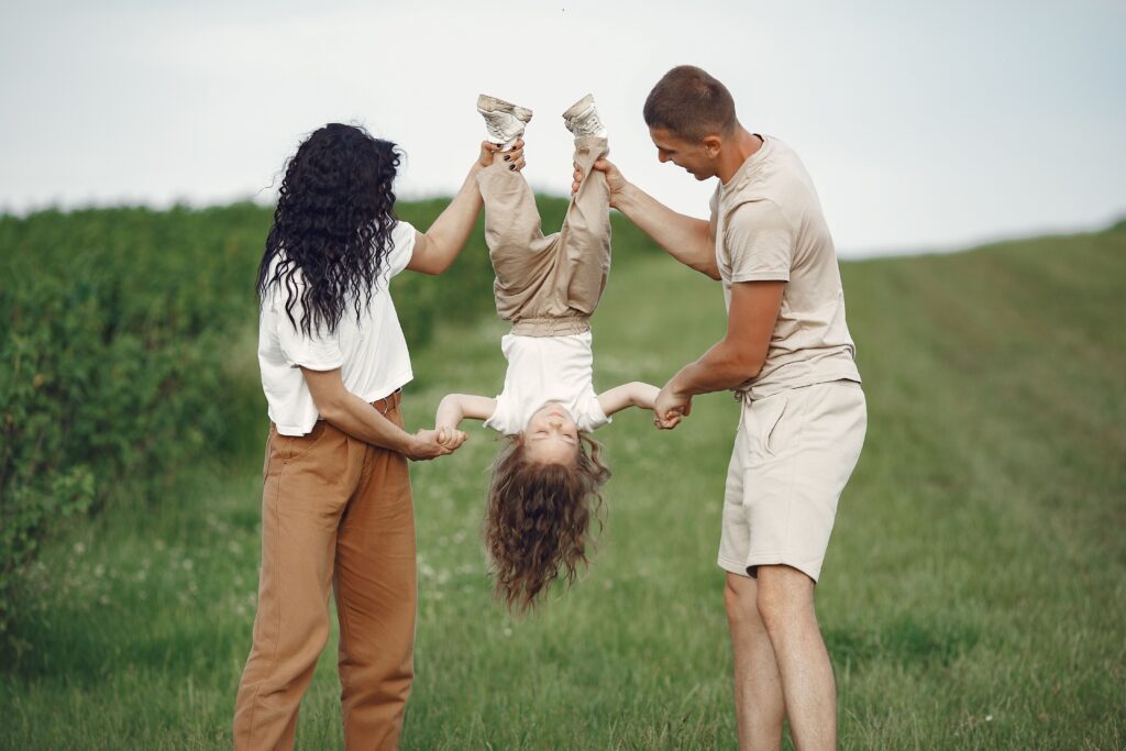 visual representation of a situation for the topic separated but living together with kids