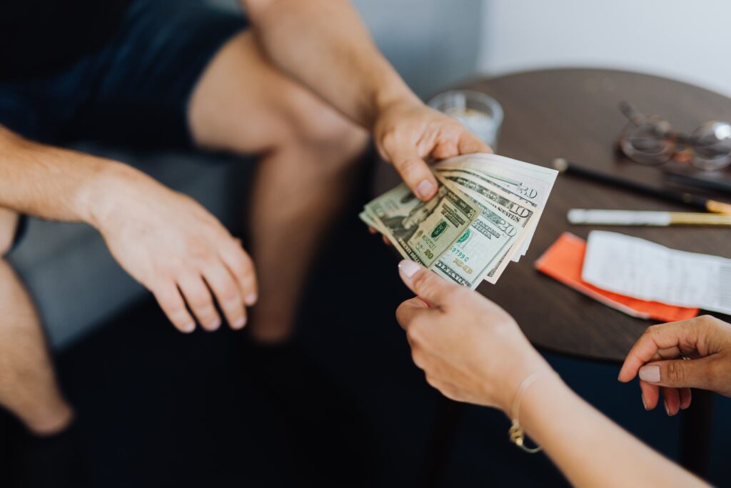 image of a couple negotiating about alimony