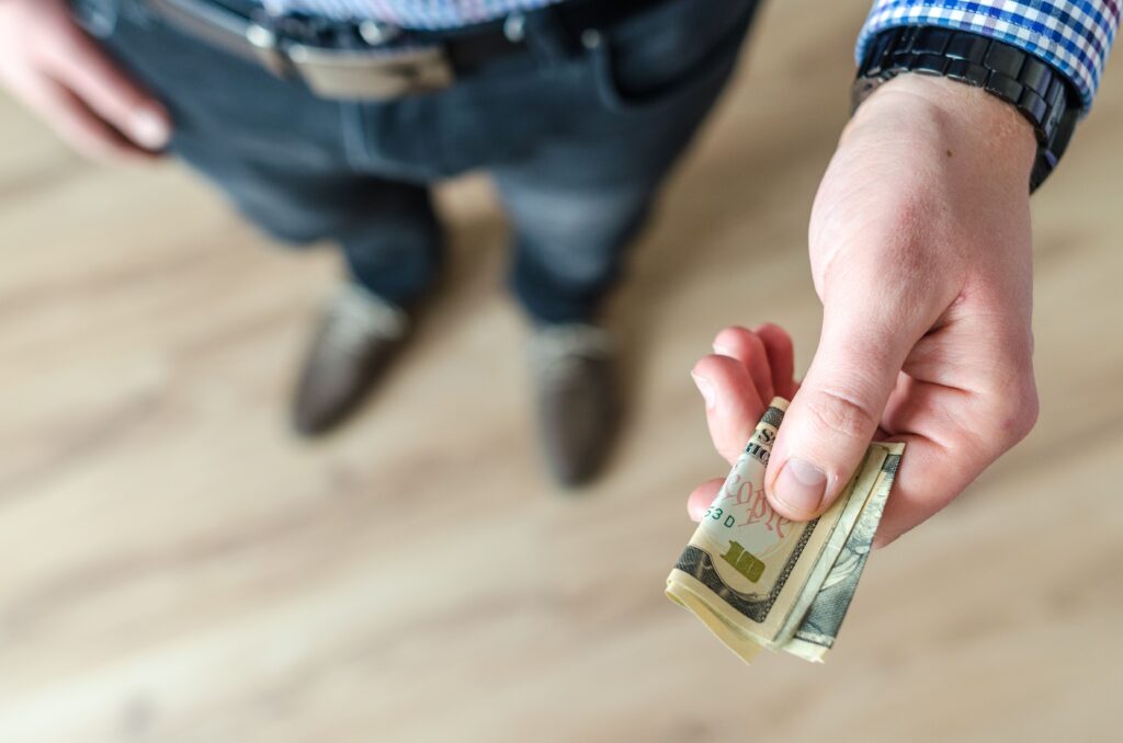 representation of a scene regarding urgent spousal maintenance