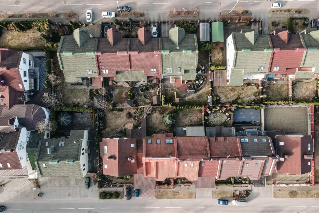 pictures of houses in a settlement acting as a visual for the topic how long does property settlement take?